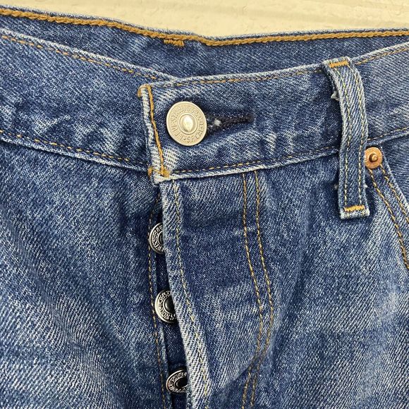 Levis 501 Shorts Women Size 32 High Rise Button Fly Medium Ripped Denim - Picture 3 of 10